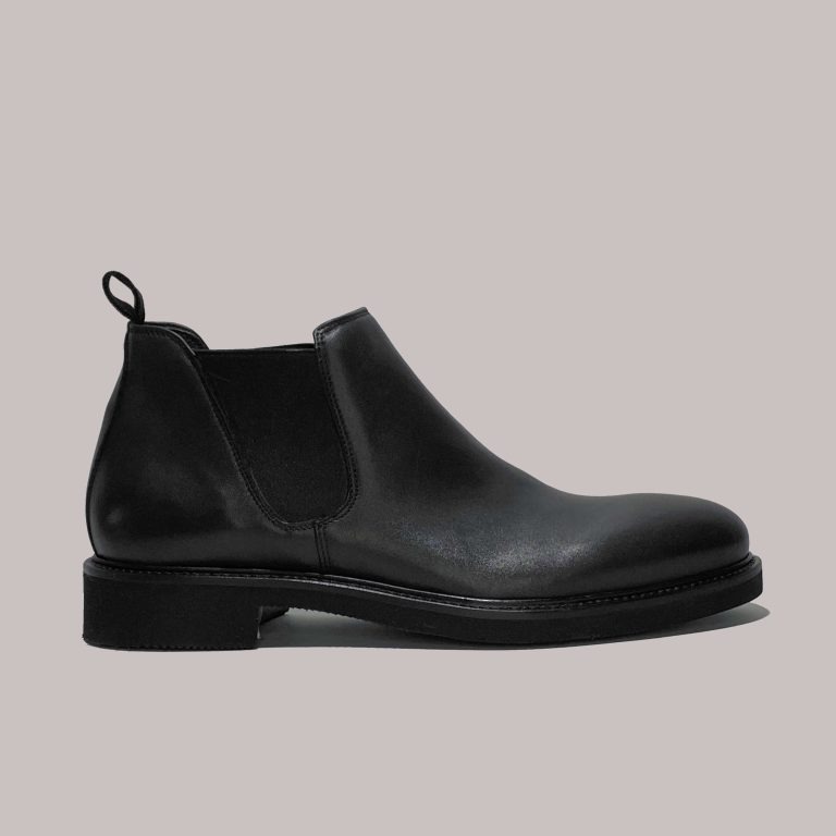 Italian handcrafted men's boots for B2B sales in brown leather