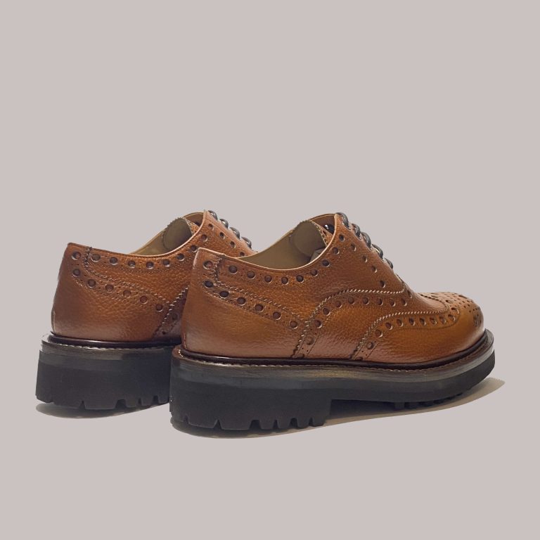 Italian craftsmanship in honey color dress shoes for B2B