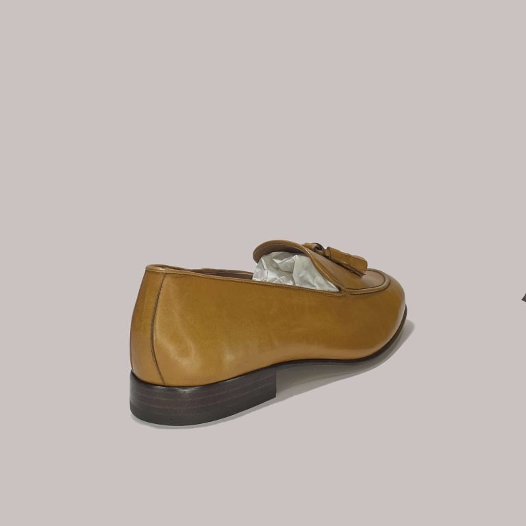 Customizable tassel loafers in tobacco leather – Italian craftsmanship