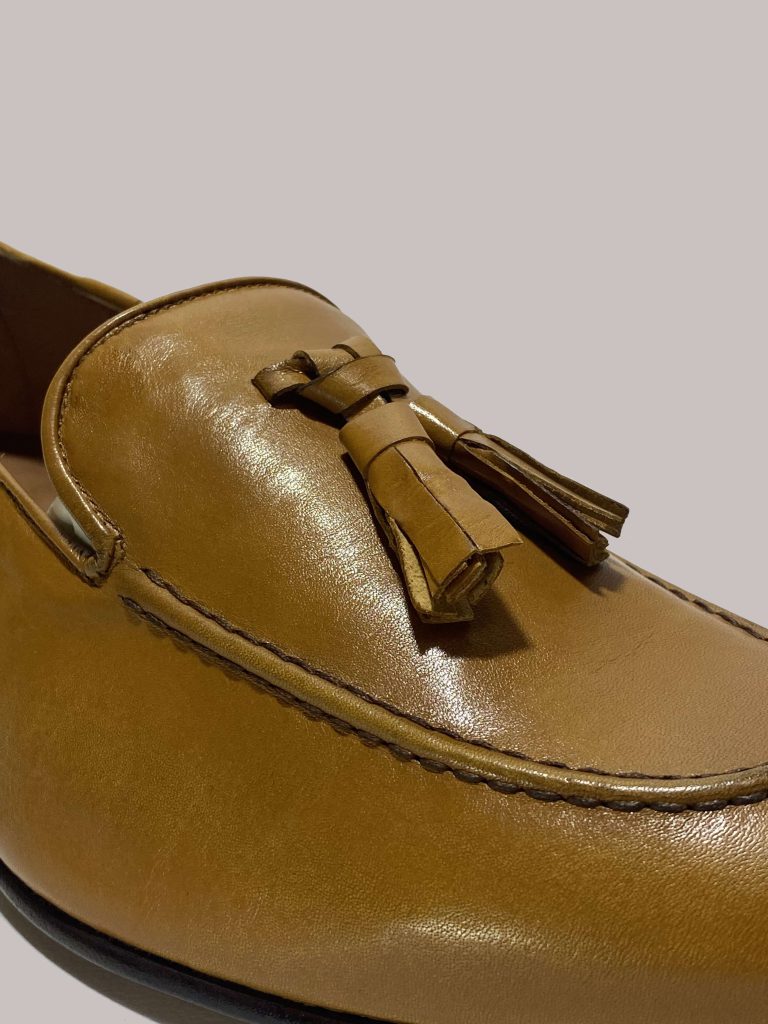 Customizable tassel loafers in tobacco leather – Italian craftsmanship