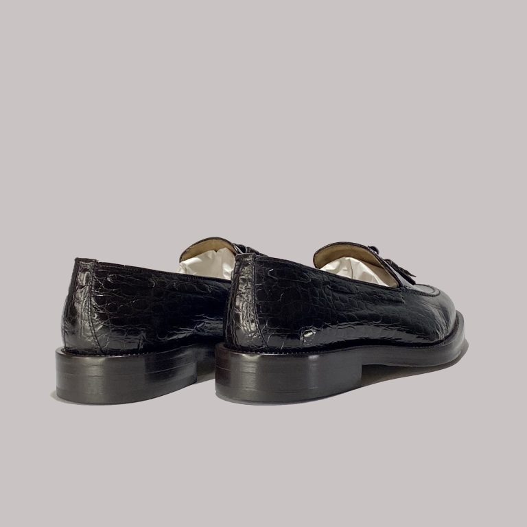 Customizable Italian loafers with crocodile leather for B2B markets