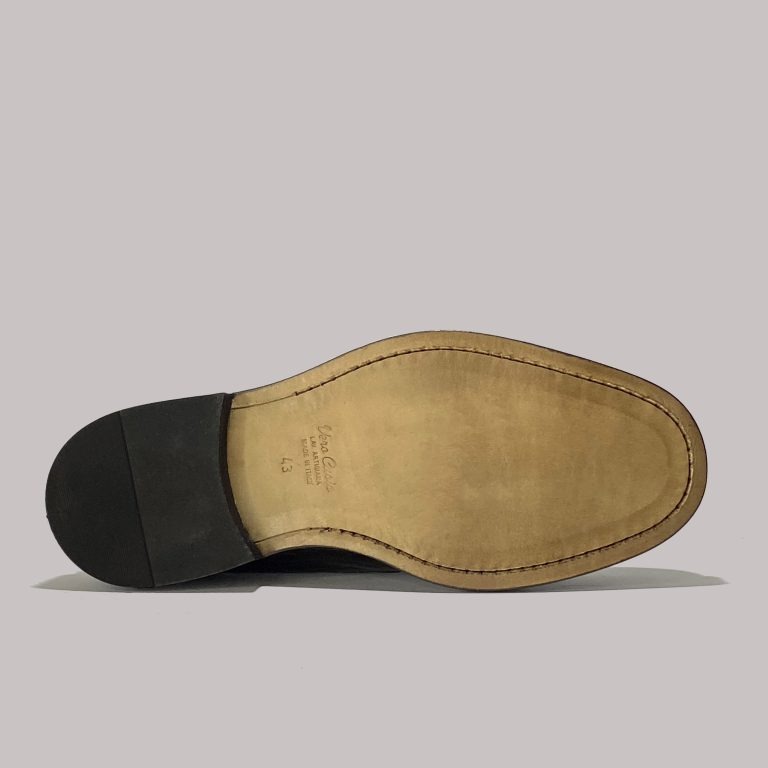 Italian loafers with leather sole for B2B markets
