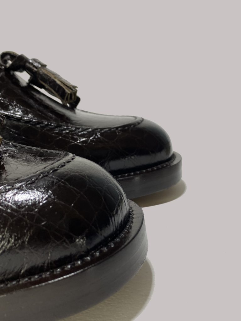Italian loafers in dark brown crocodile leather for B2B wholesale, crafted in Italy