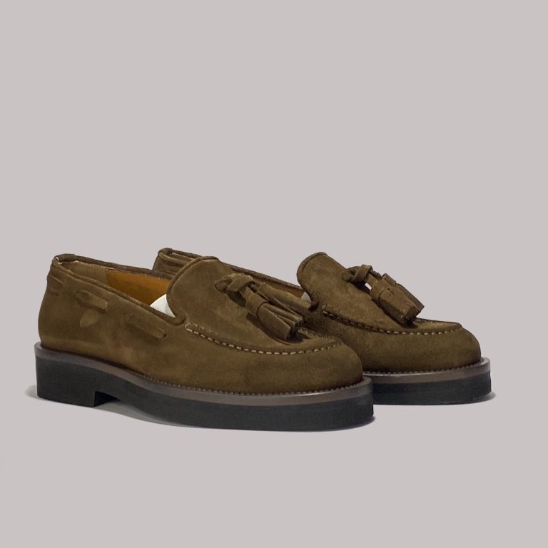 Handcrafted Italian brown loafers for wholesale market.